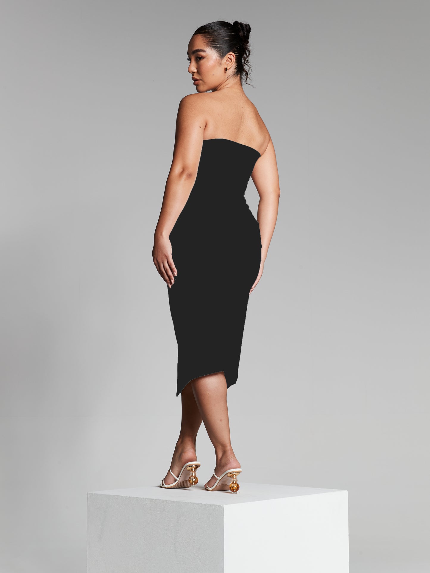 Black Bodycon Dress Little Black Dress Form-Fitting Black Dress Black Cocktail Dress Black Party Dress Black Club Dress Black Evening Dress black Mini Dress Black Midi Dress Black Off-Shoulder Bodycon Dress Black Sleeveless Bodycon Dress